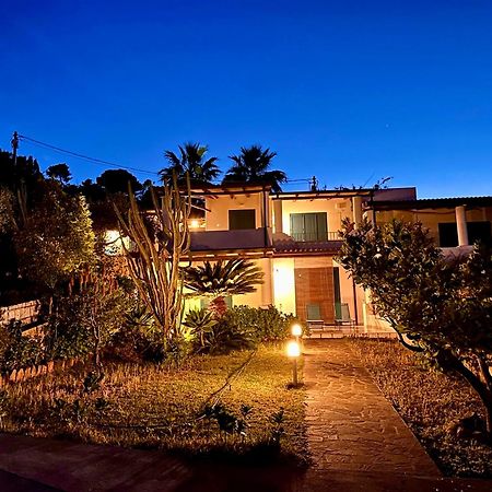 Villa 'A Pisa Lipari  Buitenkant foto