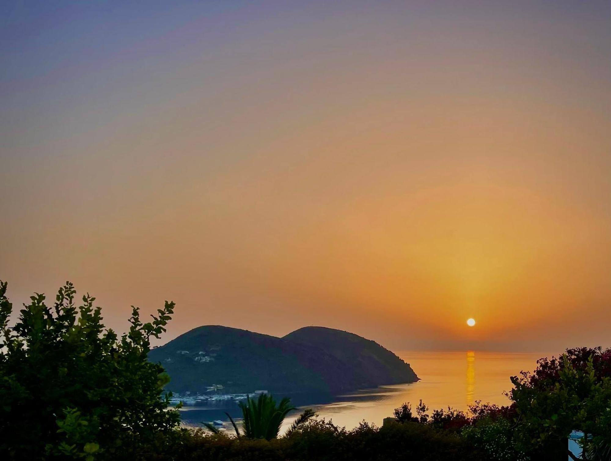Villa 'A Pisa Lipari  Buitenkant foto