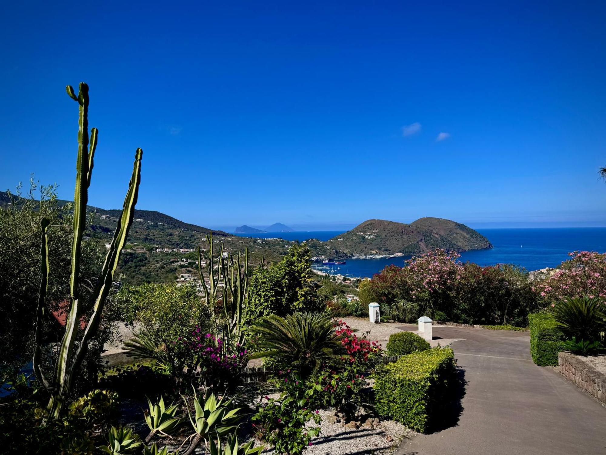 Villa 'A Pisa Lipari  Buitenkant foto