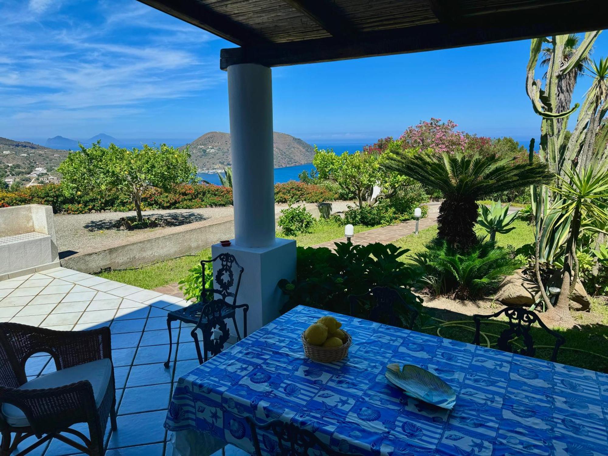 Villa 'A Pisa Lipari  Buitenkant foto