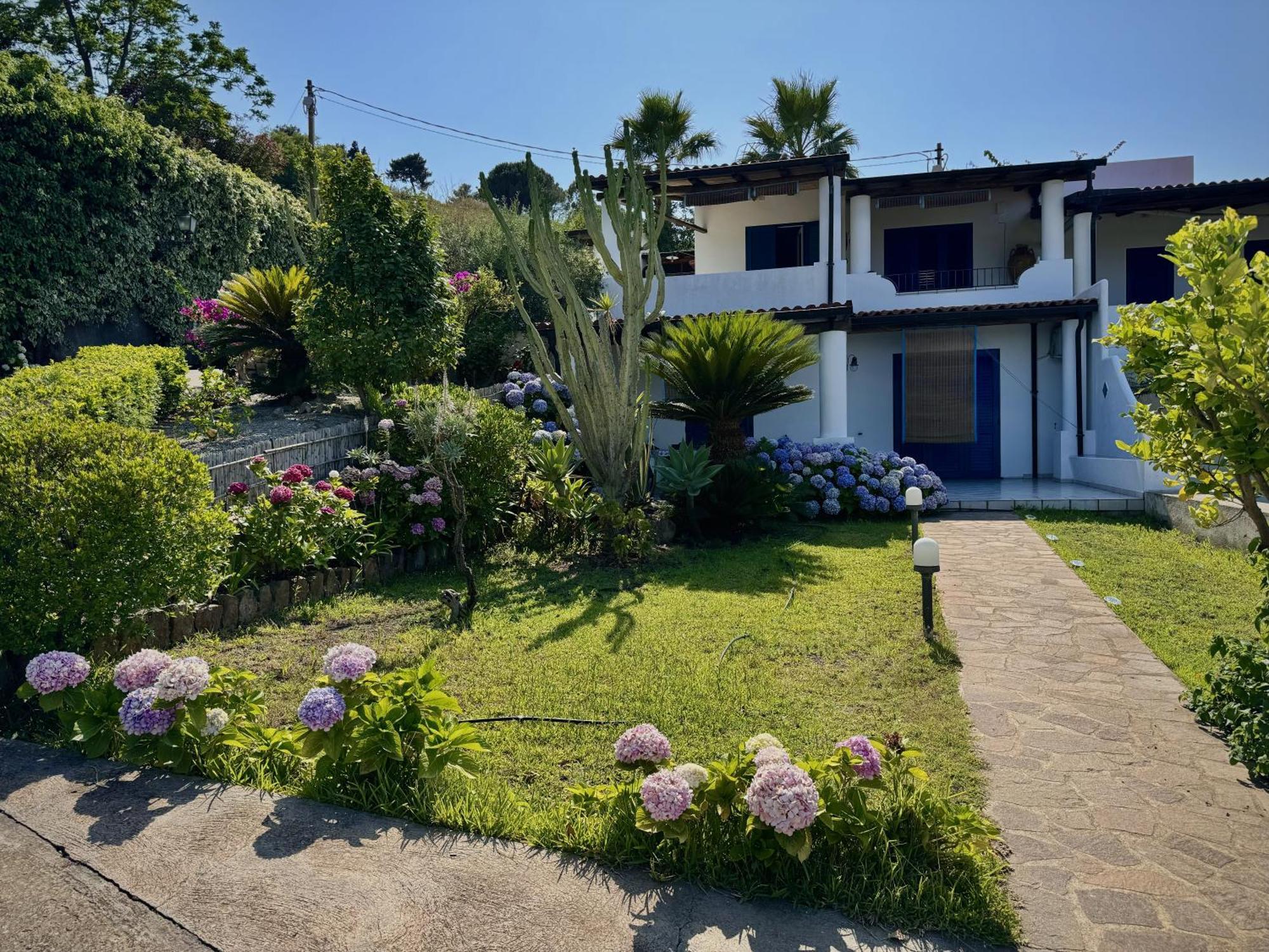 Villa 'A Pisa Lipari  Buitenkant foto
