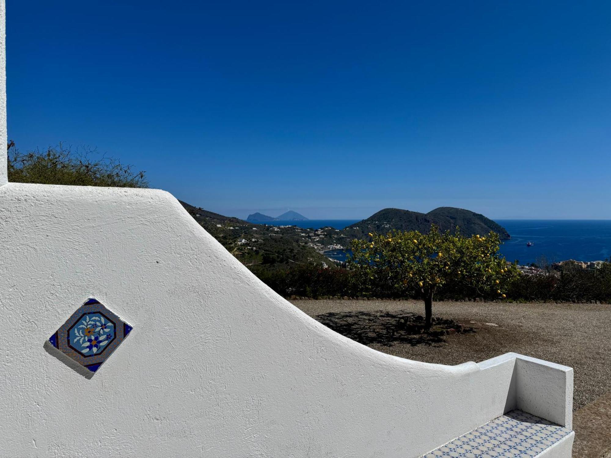 Villa 'A Pisa Lipari  Buitenkant foto