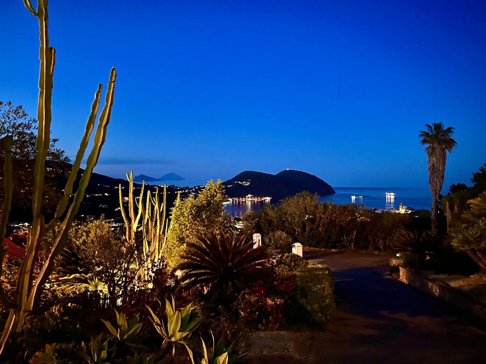 Villa 'A Pisa Lipari  Buitenkant foto