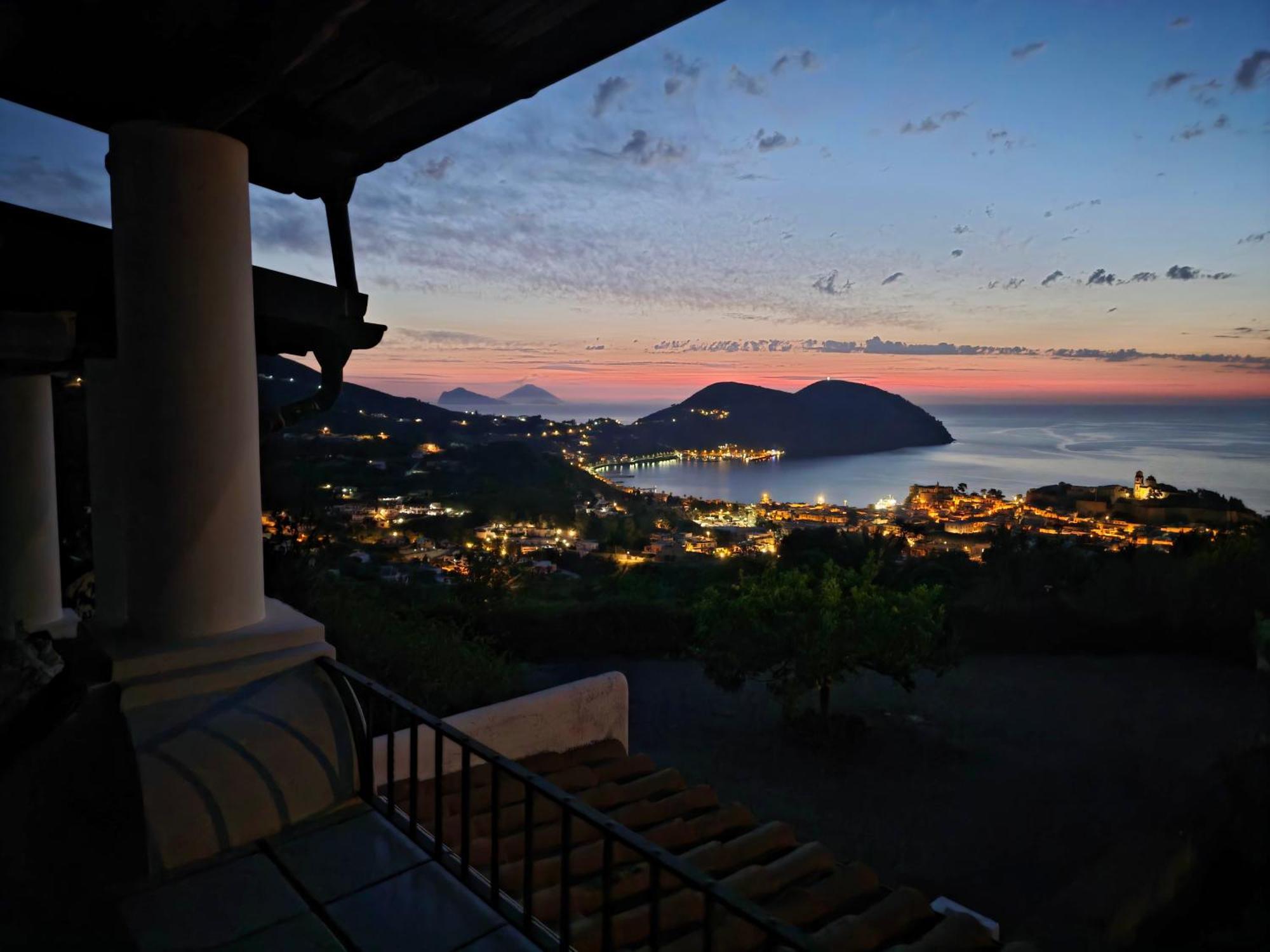 Villa 'A Pisa Lipari  Buitenkant foto